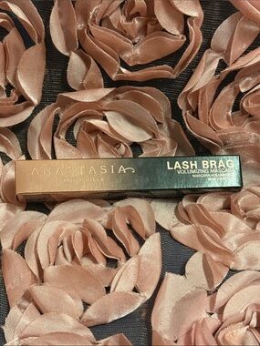 JET BLACK Anastasia Lash Brag Volumizing Mascara -